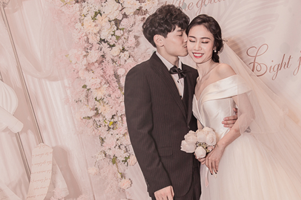 圣瓦伦丁婚纱摄影加盟