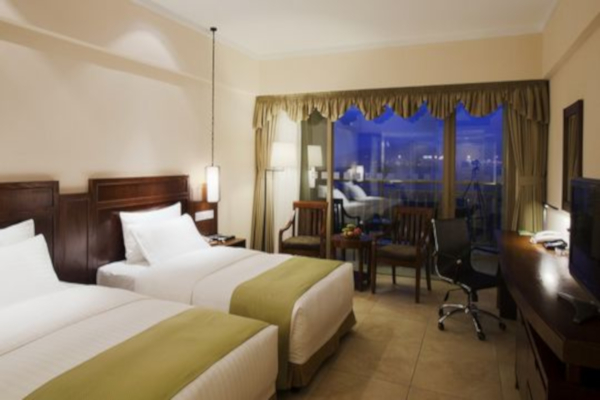 三亚湾假日酒店加盟费