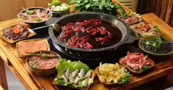 渝客隆火锅加盟店