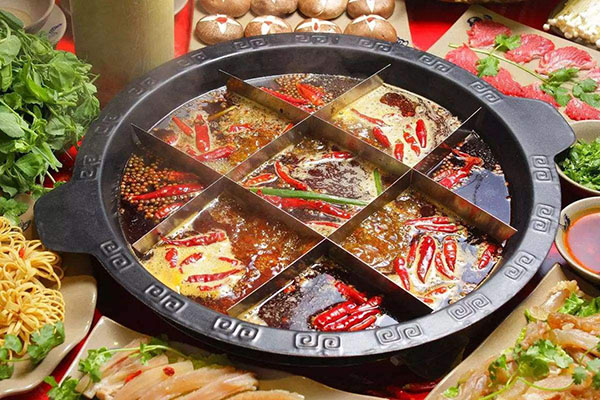 渝客隆火锅加盟店