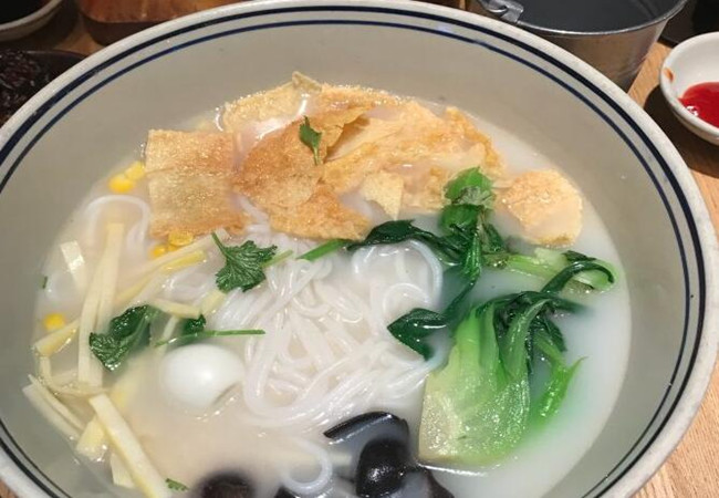 半只鸡米线加盟门店