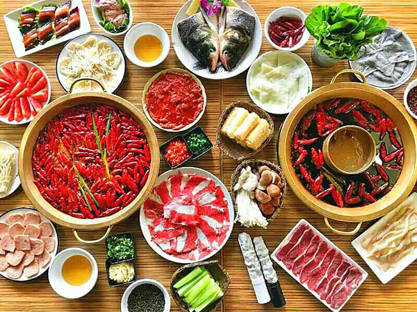 渝客隆火锅加盟店