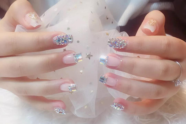 彩蝶美甲加盟店