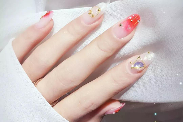 彩蝶美甲加盟店