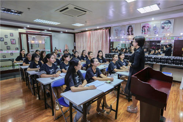 金大美妆教育加盟费