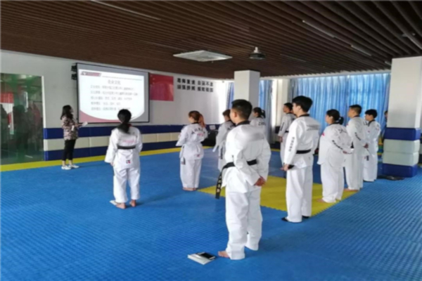 鸿武堂跆拳道加盟费