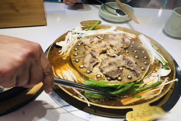 牛牛章鱼水煎肉餐厅加盟店