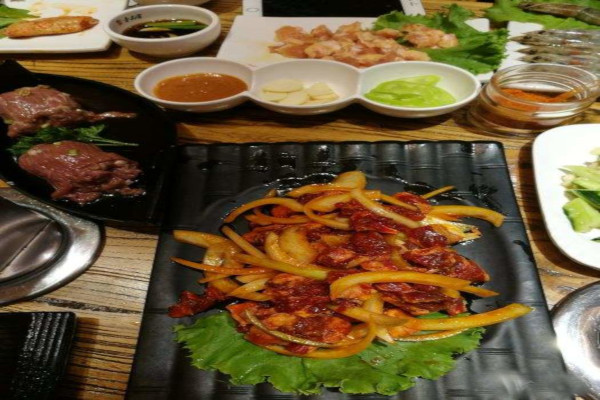 壹品宫炭火烤肉加盟费