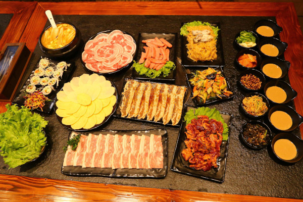 青云炭火烤肉加盟费