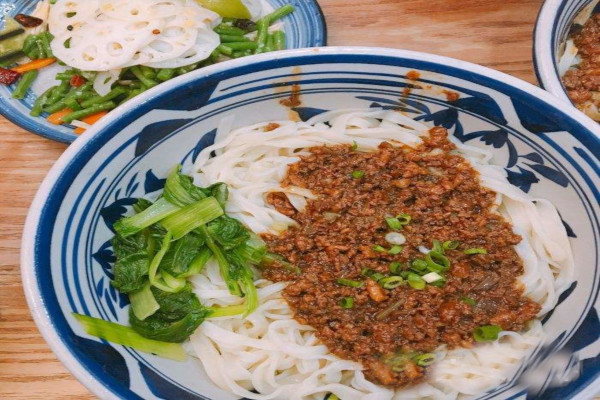 小艺手擀面加盟费