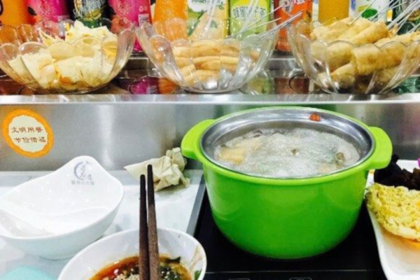 遇见旋转小火锅加盟店