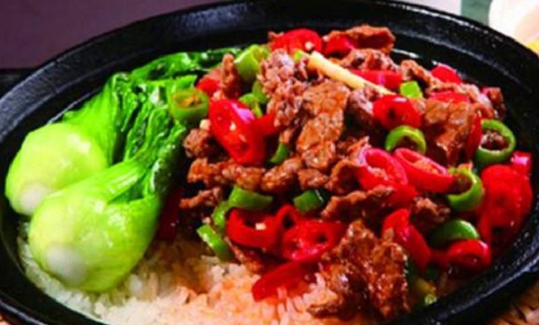 越煲越香煲仔饭加盟