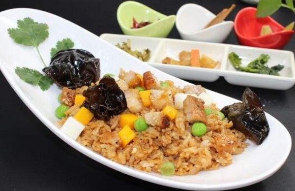 御齋祥黃家烤肉燜飯加盟費1