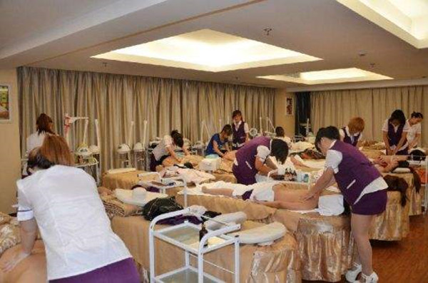 仟倩美容美体加盟费多少钱？