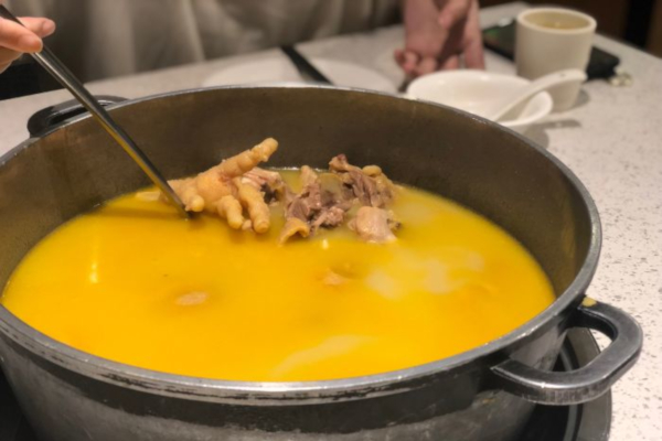 原生地秘制养生板栗鸡加盟店