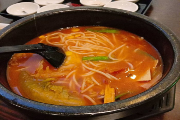 零到久云南过桥米线加盟店