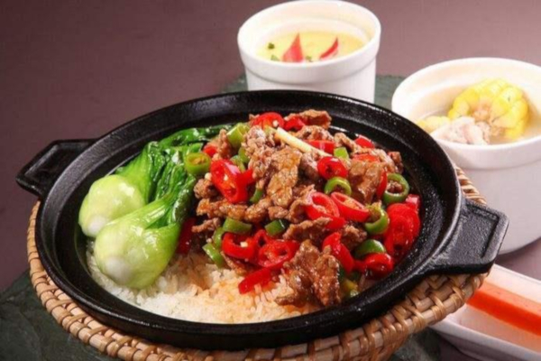 煲中香煲仔饭