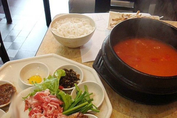 真爱缘过桥米线加盟店