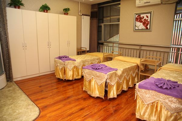 然渼名媛美容院加盟费