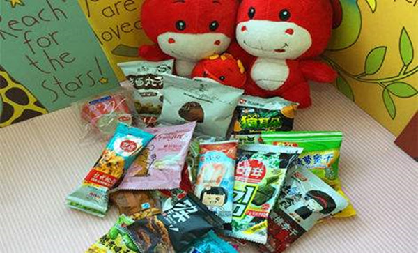 馋世界零食加盟店