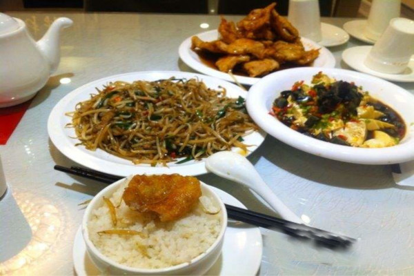 鲍家老八件菜馆加盟费