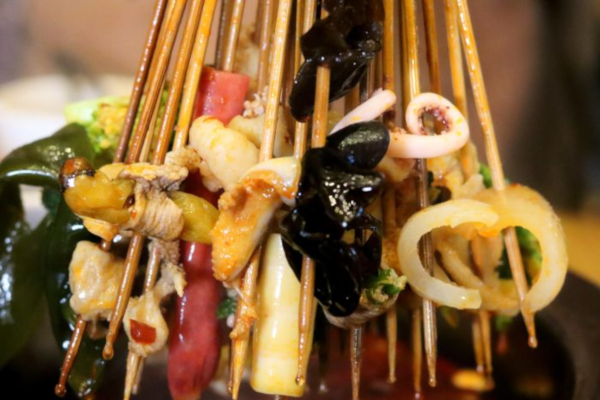 签与签寻串串香加盟费