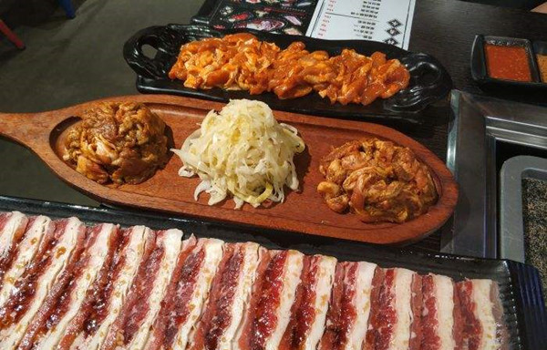 东北人烤肉之火石肉堂