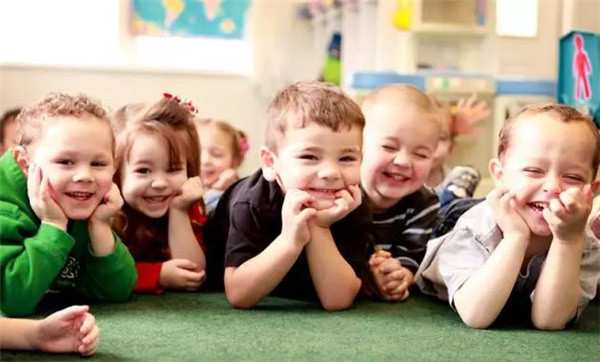 新艺代少儿美术加盟店