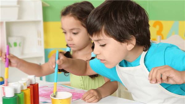 新艺代少儿美术加盟店