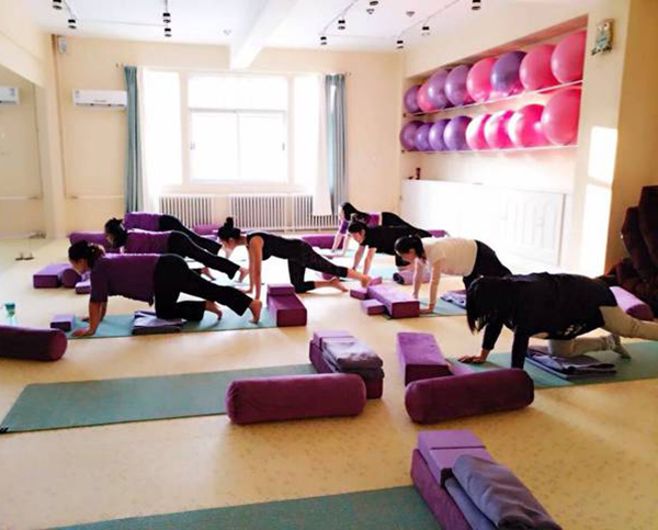 开心妈咪孕教加盟门店