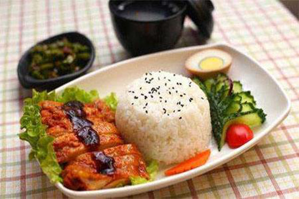 饭象轻奢简餐加盟费