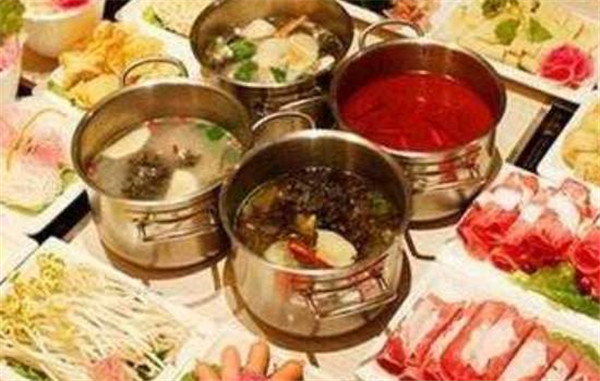 四季旋转小火锅加盟店