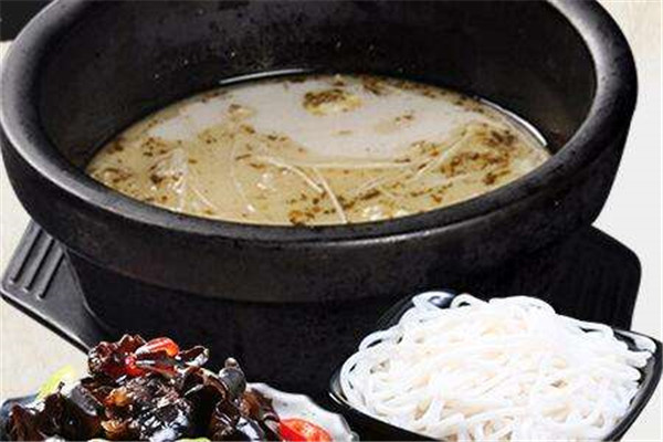 云芈乡过桥米线加盟店