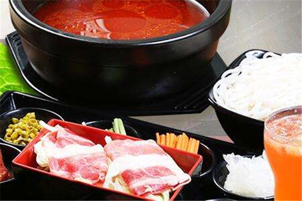 云芈乡过桥米线加盟店