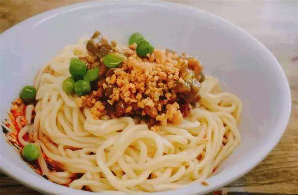 张立新牛肉空心面加盟店