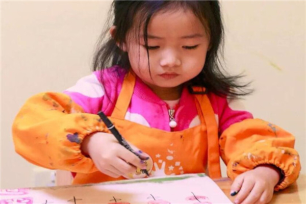 蓝色金少儿美术加盟费