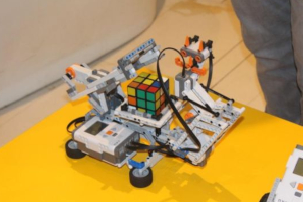 优胜科学派机器人