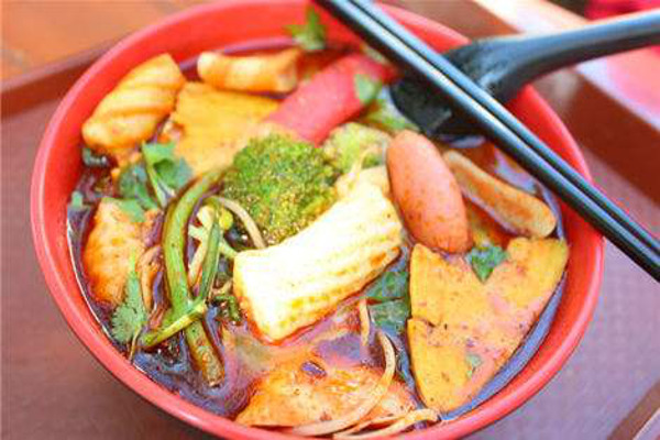 东北华姐麻辣烫加盟费