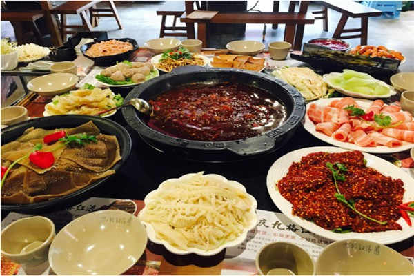 九格红老火锅加盟店