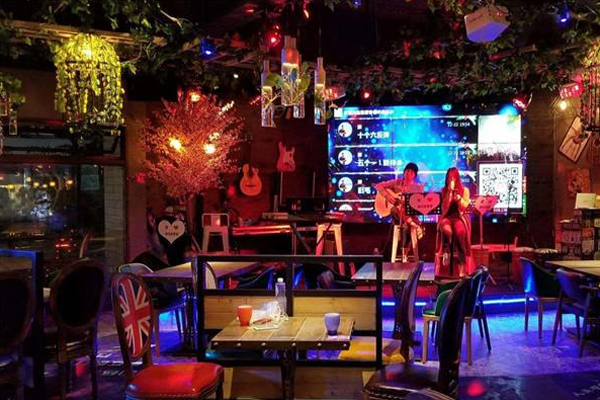 【主题音乐餐厅加盟】开店加盟主题音乐餐厅，不成财主就成土豪！