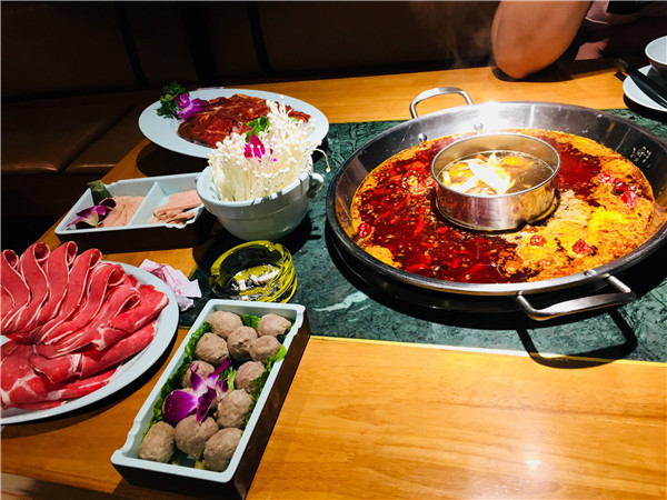 潮辣矿泉水火锅加盟店