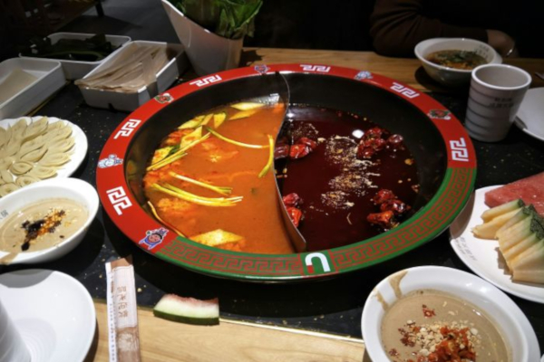 叶小辣火锅加盟店