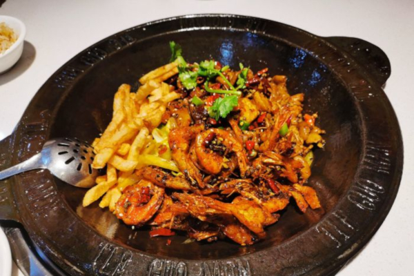 铁锅门养身香辣馆加盟店