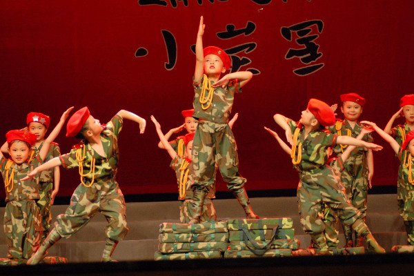 小荧星艺术团加盟费