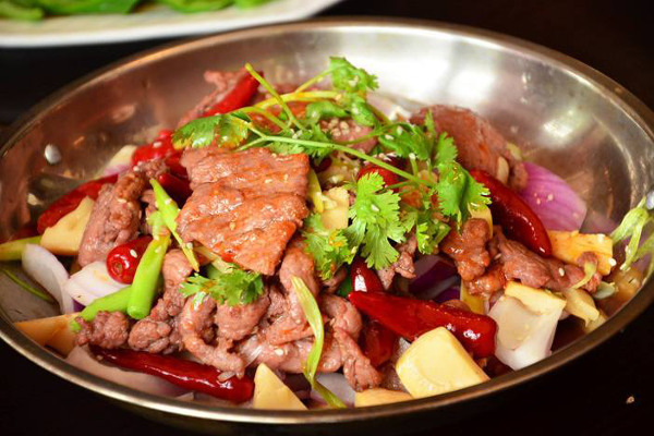 【干锅牛肉加盟】来了解干锅牛肉加盟的开店要求！