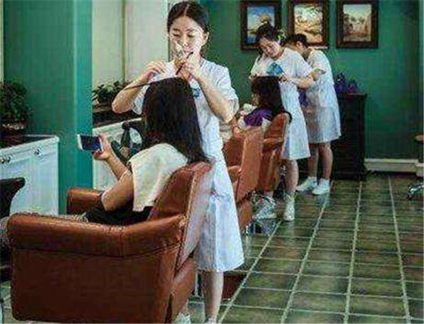 博士园养发馆加盟