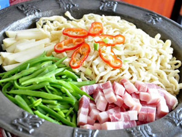 乡土居铁锅焖面加盟门店