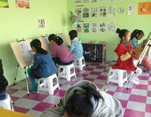 儿童美术班加盟门店