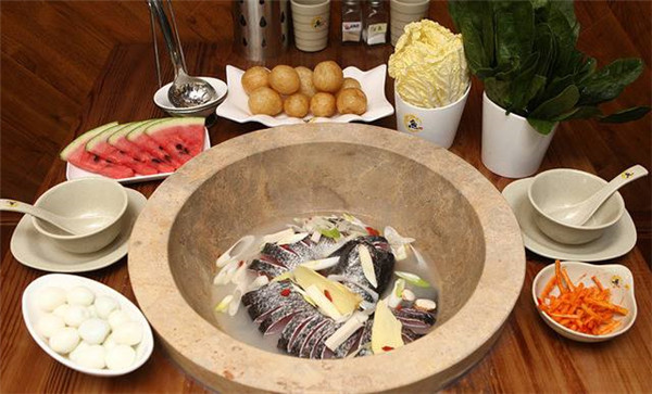鱼尚鲜草帽石锅鱼加盟店