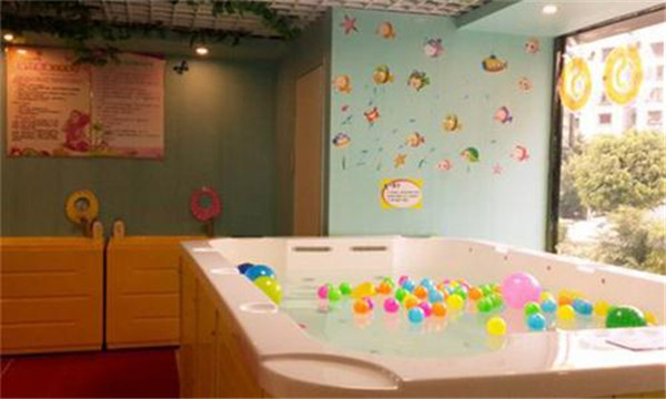 亲亲天使游泳馆加盟店